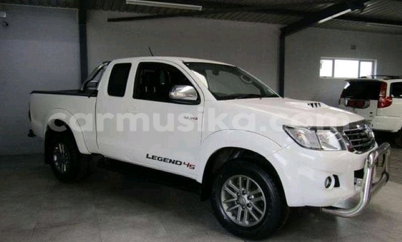 Tenga Tsaru Toyota Hilux Chena Mota in Beitbridge in Matabeleland South Tenga Tsaru Toyota Hilux Chena Mota in Beitbridge in Matabeleland South