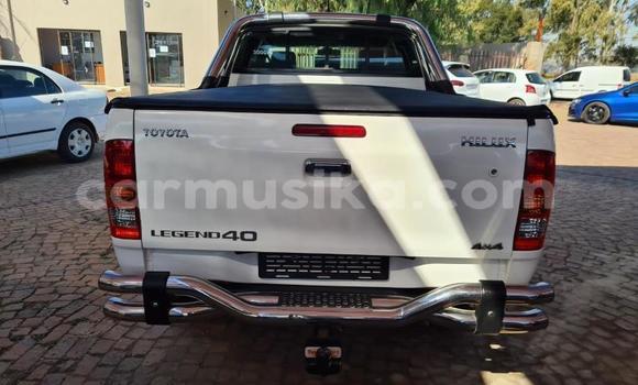 Buy Used Toyota Hilux White Car in Harare in Harare Buy Used Toyota Hilux White Car in Harare in Harare