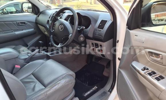 Buy Used Toyota Hilux White Car in Harare in Harare Buy Used Toyota Hilux White Car in Harare in Harare