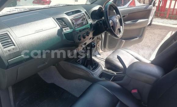 Tenga Tsaru Toyota Hilux Chena Mota in Harare in Harare Tenga Tsaru Toyota Hilux Chena Mota in Harare in Harare