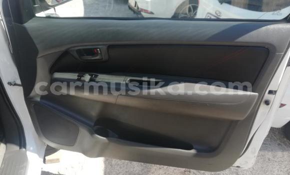 Tenga Tsaru Toyota Hilux Chena Mota in Harare in Harare Tenga Tsaru Toyota Hilux Chena Mota in Harare in Harare