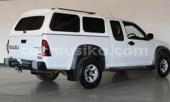 Tenga Tsaru Isuzu KB Chena Mota in Harare in Harare Tenga Tsaru Isuzu KB Chena Mota in Harare in Harare