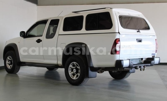 Tenga Tsaru Isuzu KB Chena Mota in Harare in Harare Tenga Tsaru Isuzu KB Chena Mota in Harare in Harare