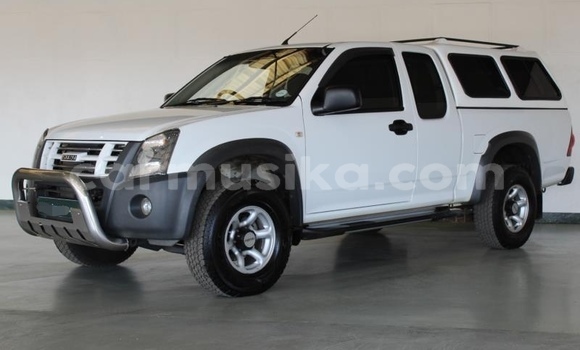 Tenga Tsaru Isuzu KB Chena Mota in Harare in Harare Tenga Tsaru Isuzu KB Chena Mota in Harare in Harare