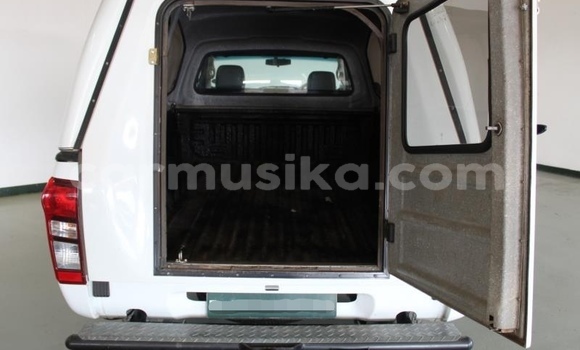 Tenga Tsaru Isuzu KB Chena Mota in Beitbridge in Matabeleland South Tenga Tsaru Isuzu KB Chena Mota in Beitbridge in Matabeleland South