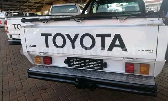 Acheter Occasion Voiture Toyota Hilux Blanc à Beitbridge, Matabeleland South Acheter Occasion Voiture Toyota Hilux Blanc à Beitbridge, Matabeleland South