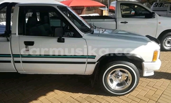 Acheter Occasion Voiture Toyota Hilux Blanc à Beitbridge, Matabeleland South Acheter Occasion Voiture Toyota Hilux Blanc à Beitbridge, Matabeleland South