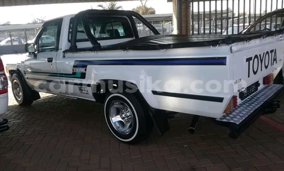 Acheter Occasion Voiture Toyota Hilux Blanc à Beitbridge, Matabeleland South Acheter Occasion Voiture Toyota Hilux Blanc à Beitbridge, Matabeleland South