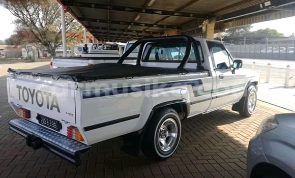 Acheter Occasion Voiture Toyota Hilux Blanc à Beitbridge, Matabeleland South Acheter Occasion Voiture Toyota Hilux Blanc à Beitbridge, Matabeleland South