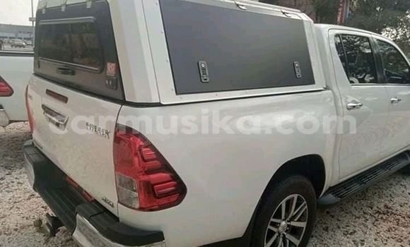 Acheter Occasion Voiture Toyota Hilux Blanc à Beitbridge, Matabeleland South Acheter Occasion Voiture Toyota Hilux Blanc à Beitbridge, Matabeleland South