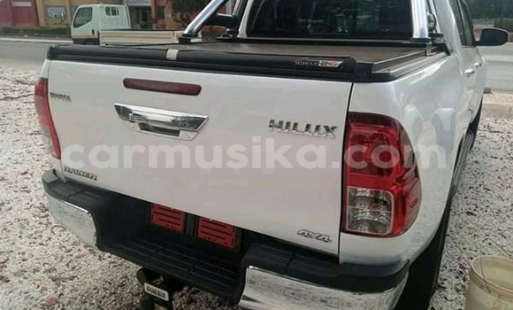 Acheter Occasion Voiture Toyota Hilux Blanc à Beitbridge, Matabeleland South Acheter Occasion Voiture Toyota Hilux Blanc à Beitbridge, Matabeleland South