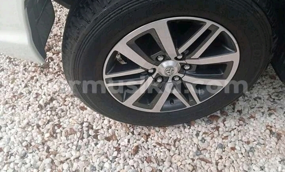 Acheter Occasion Voiture Toyota Hilux Blanc à Beitbridge, Matabeleland South Acheter Occasion Voiture Toyota Hilux Blanc à Beitbridge, Matabeleland South