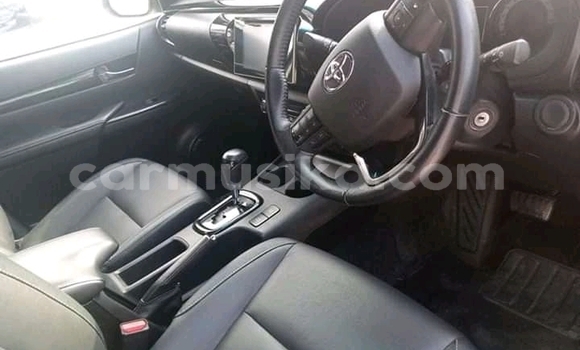 Acheter Occasion Voiture Toyota Hilux Blanc à Beitbridge, Matabeleland South Acheter Occasion Voiture Toyota Hilux Blanc à Beitbridge, Matabeleland South