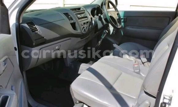 Acheter Occasion Voiture Toyota Hilux Blanc à Beitbridge, Matabeleland South Acheter Occasion Voiture Toyota Hilux Blanc à Beitbridge, Matabeleland South