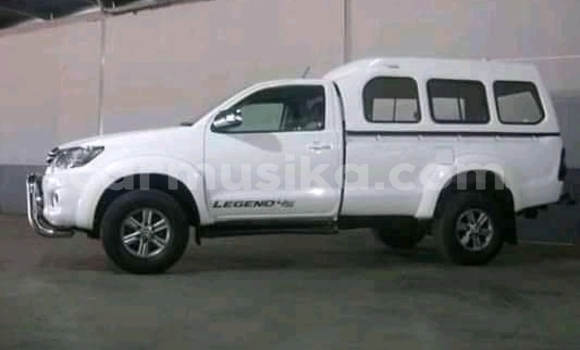 Buy Used Toyota Hilux White Car in Beitbridge in Matabeleland South Buy Used Toyota Hilux White Car in Beitbridge in Matabeleland South