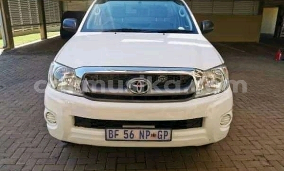 Tenga Tsaru Toyota Hilux Chena Mota in Beitbridge in Matabeleland South Tenga Tsaru Toyota Hilux Chena Mota in Beitbridge in Matabeleland South