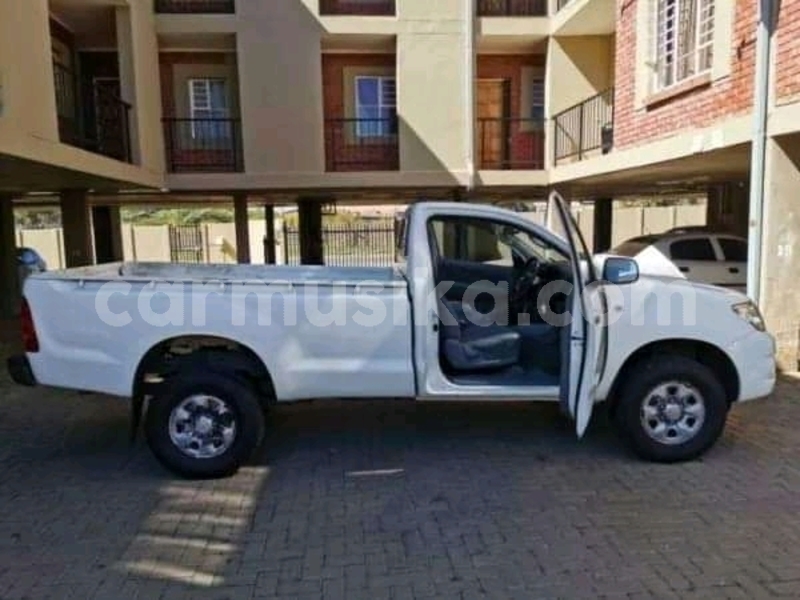 Big with watermark toyota hilux matabeleland south beitbridge 15979