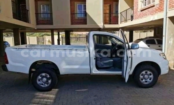 Tenga Tsaru Toyota Hilux Chena Mota in Beitbridge in Matabeleland South Tenga Tsaru Toyota Hilux Chena Mota in Beitbridge in Matabeleland South