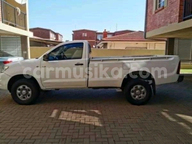 Big with watermark toyota hilux matabeleland south beitbridge 15979