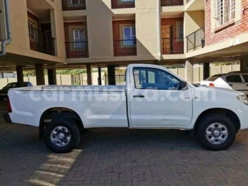 Big with watermark toyota hilux matabeleland south beitbridge 15979