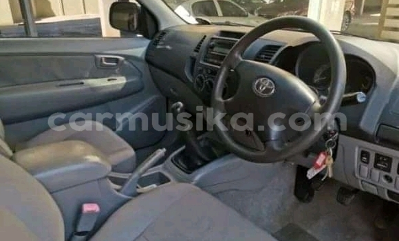 Tenga Tsaru Toyota Hilux Chena Mota in Beitbridge in Matabeleland South Tenga Tsaru Toyota Hilux Chena Mota in Beitbridge in Matabeleland South