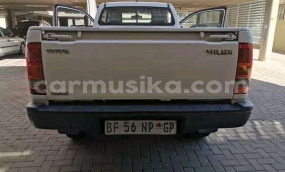 Tenga Tsaru Toyota Hilux Chena Mota in Beitbridge in Matabeleland South Tenga Tsaru Toyota Hilux Chena Mota in Beitbridge in Matabeleland South