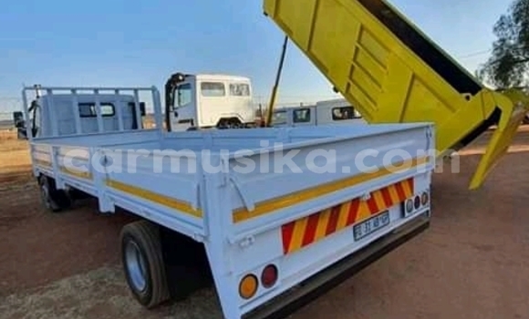 Buy Used Mitsubishi Fuso White Truck in Beitbridge in Matabeleland South