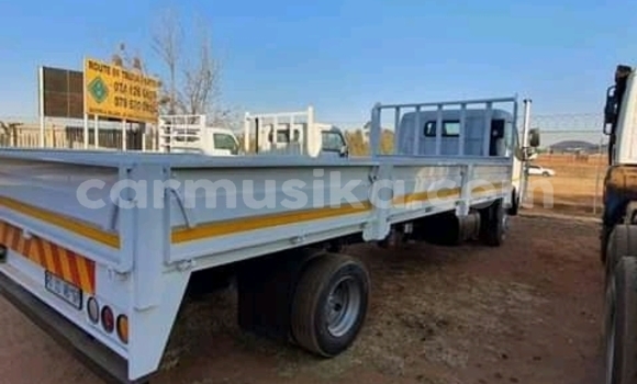 Tenga Tsaru Mitsubishi Fuso Chena Rori in Beitbridge in Matabeleland South Tenga Tsaru Mitsubishi Fuso Chena Rori in Beitbridge in Matabeleland South
