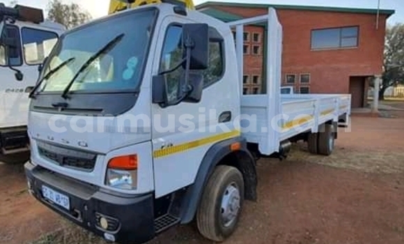 Tenga Tsaru Mitsubishi Fuso Chena Rori in Beitbridge in Matabeleland South Tenga Tsaru Mitsubishi Fuso Chena Rori in Beitbridge in Matabeleland South