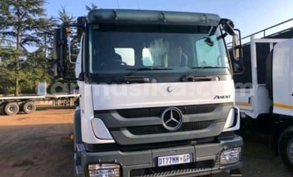 Tenga Tsaru MercedesโBenz 2628 Chena Rori in Beitbridge in Matabeleland South Tenga Tsaru MercedesโBenz 2628 Chena Rori in Beitbridge in Matabeleland South