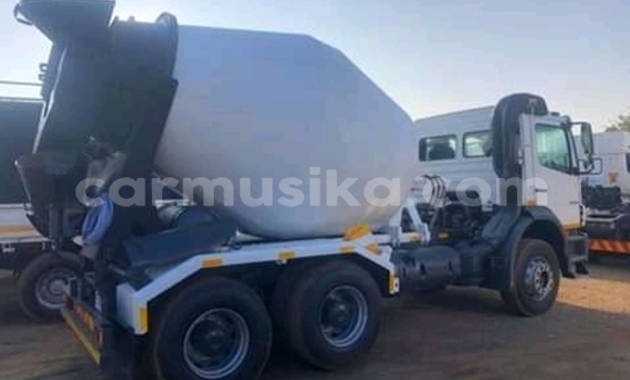 Tenga Tsaru MercedesโBenz 2628 Chena Rori in Beitbridge in Matabeleland South Tenga Tsaru MercedesโBenz 2628 Chena Rori in Beitbridge in Matabeleland South