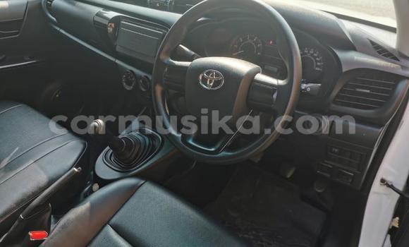 Buy Used Toyota Hilux White Car in Harare in Harare Buy Used Toyota Hilux White Car in Harare in Harare