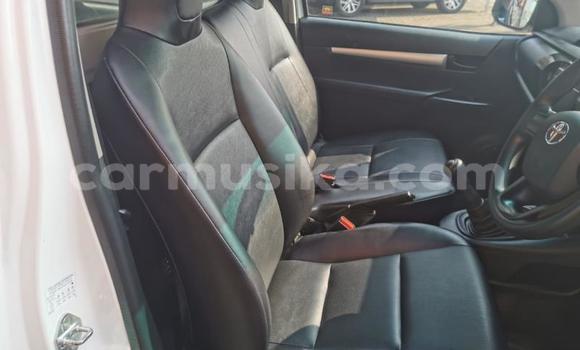 Buy Used Toyota Hilux White Car in Harare in Harare Buy Used Toyota Hilux White Car in Harare in Harare