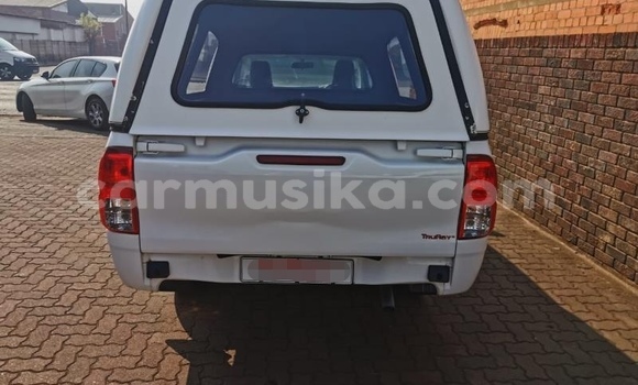 Buy Used Toyota Hilux White Car in Harare in Harare Buy Used Toyota Hilux White Car in Harare in Harare