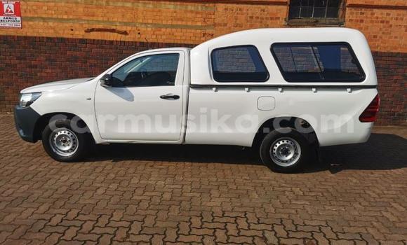 Buy Used Toyota Hilux White Car in Harare in Harare Buy Used Toyota Hilux White Car in Harare in Harare