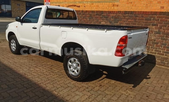 Tenga Tsaru Toyota Hilux Chena Mota in Harare in Harare Tenga Tsaru Toyota Hilux Chena Mota in Harare in Harare