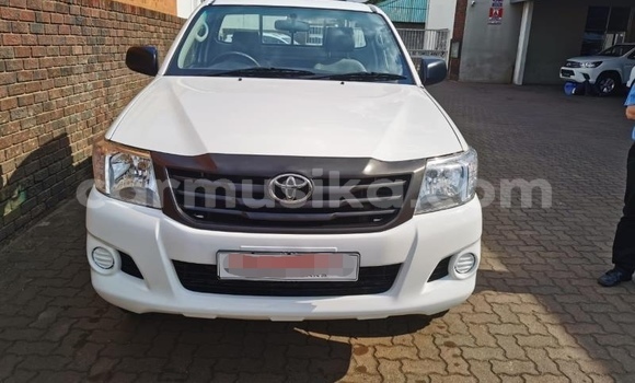 Tenga Tsaru Toyota Hilux Chena Mota in Harare in Harare Tenga Tsaru Toyota Hilux Chena Mota in Harare in Harare