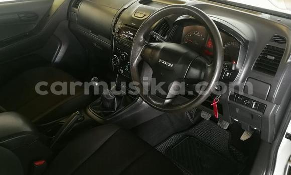 Buy Used Isuzu KB White Car in Beitbridge in Matabeleland South Buy Used Isuzu KB White Car in Beitbridge in Matabeleland South