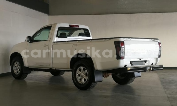 Buy Used Isuzu KB White Car in Beitbridge in Matabeleland South Buy Used Isuzu KB White Car in Beitbridge in Matabeleland South