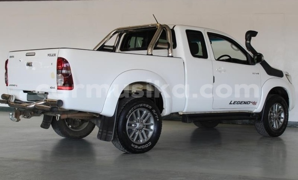 Tenga Tsaru Toyota Hilux Chena Mota in Harare in Harare Tenga Tsaru Toyota Hilux Chena Mota in Harare in Harare
