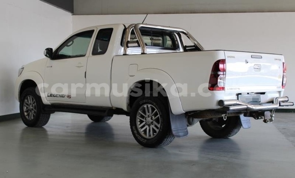 Tenga Tsaru Toyota Hilux Chena Mota in Harare in Harare Tenga Tsaru Toyota Hilux Chena Mota in Harare in Harare