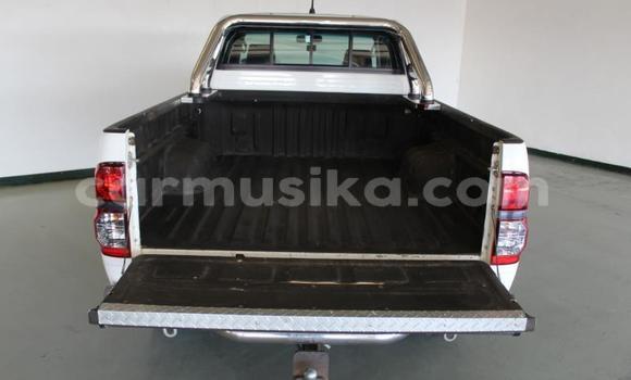 Tenga Tsaru Toyota Hilux Chena Mota in Harare in Harare Tenga Tsaru Toyota Hilux Chena Mota in Harare in Harare