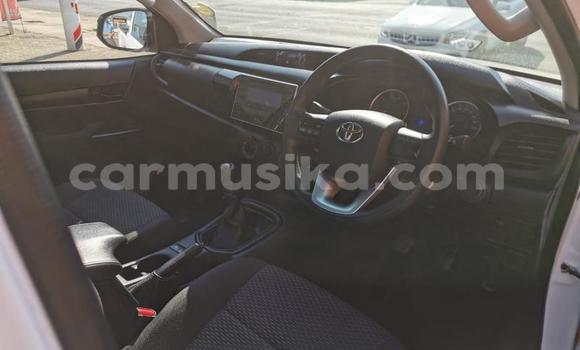 Tenga Tsaru Toyota Hilux Chena Mota in Harare in Harare Tenga Tsaru Toyota Hilux Chena Mota in Harare in Harare