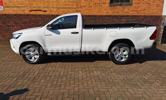 Tenga Tsaru Toyota Hilux Chena Mota in Harare in Harare Tenga Tsaru Toyota Hilux Chena Mota in Harare in Harare