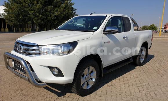 Tenga Tsaru Toyota Hilux Chena Mota in Harare in Harare Tenga Tsaru Toyota Hilux Chena Mota in Harare in Harare