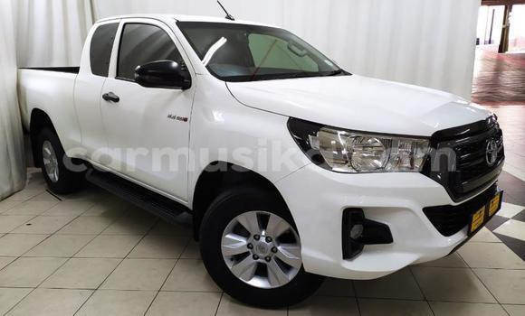 Buy Used Toyota Hilux White Car in Avondale in Harare