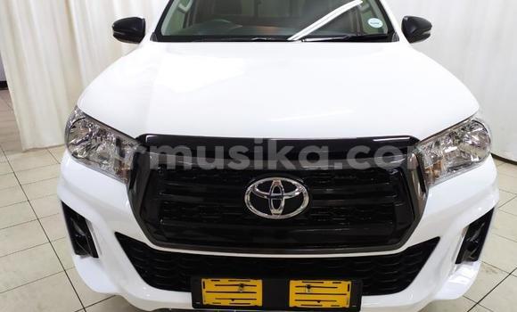 Buy Used Toyota Hilux White Car in Avondale in Harare Buy Used Toyota Hilux White Car in Avondale in Harare