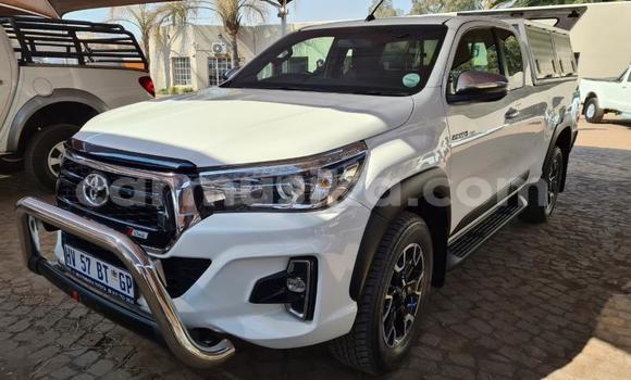 Buy Used Toyota Hilux White Car in Harare in Harare Buy Used Toyota Hilux White Car in Harare in Harare