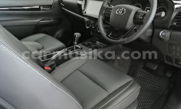 Buy Used Toyota Hilux White Car in Avondale in Harare Buy Used Toyota Hilux White Car in Avondale in Harare