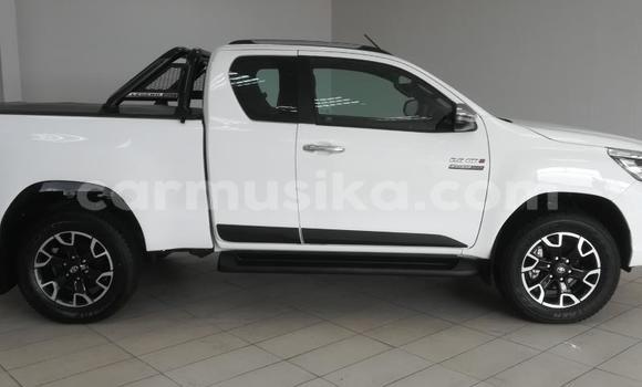 Buy Used Toyota Hilux White Car in Avondale in Harare Buy Used Toyota Hilux White Car in Avondale in Harare